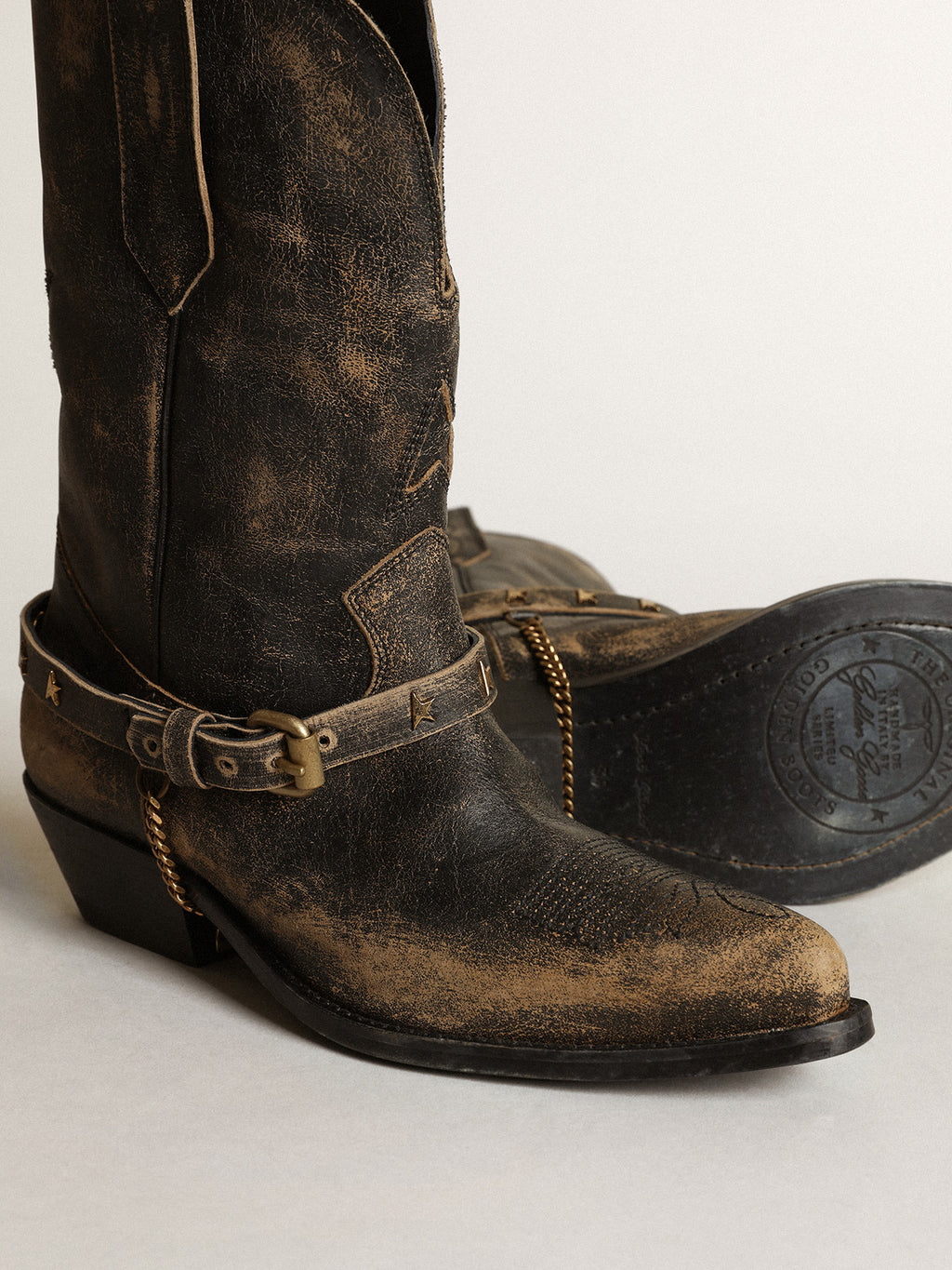Women's low boots in glossy black leather with chain| Golden Goose