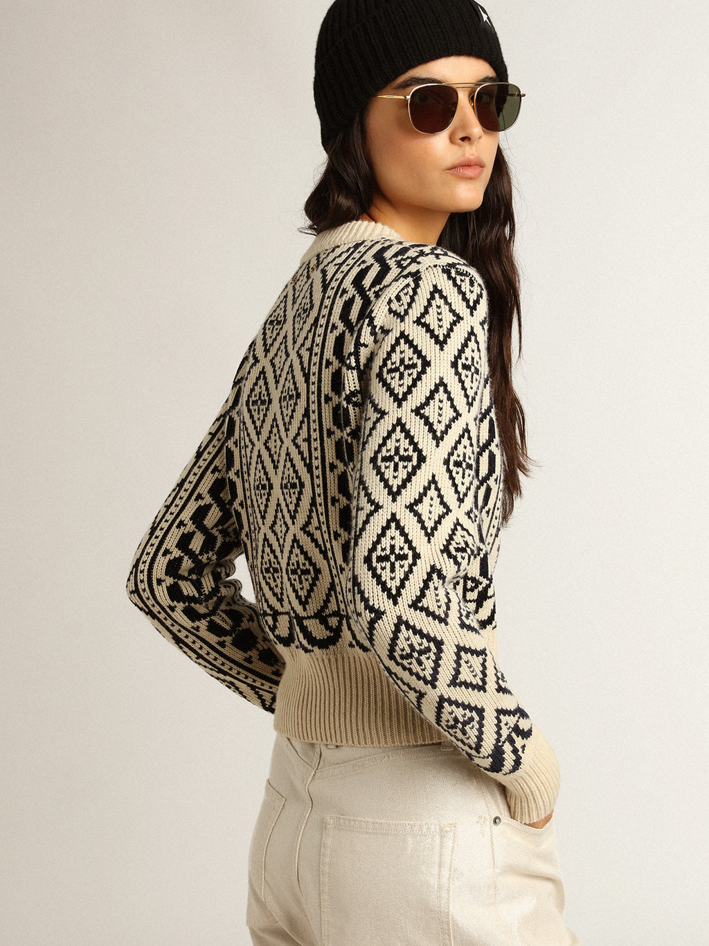 Cropped round-neck sweater with parchment and blue geometric pattern| Golden Goose