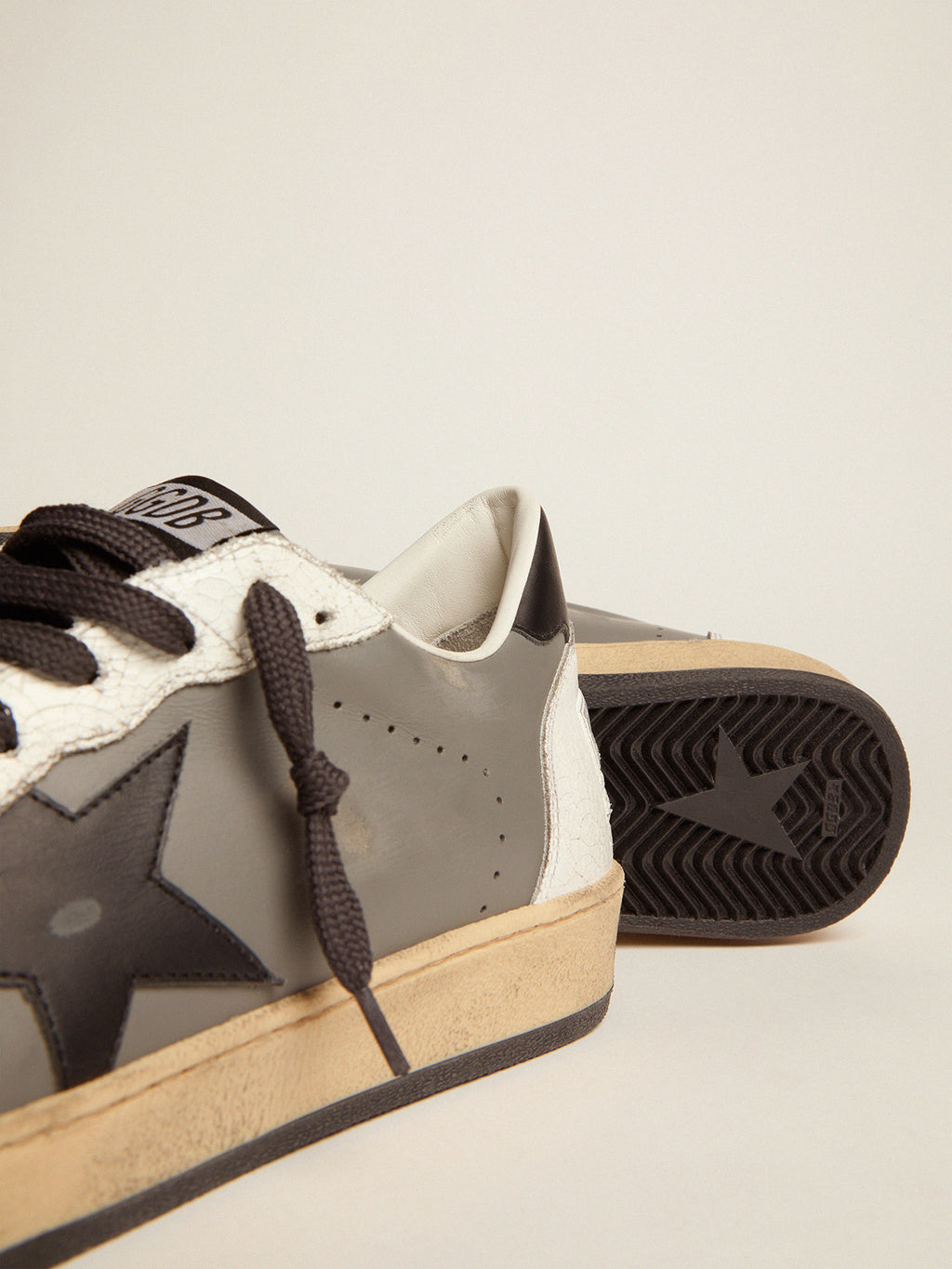 Men's Ball Star in gray leather with black star and heel tab| Golden Goose
