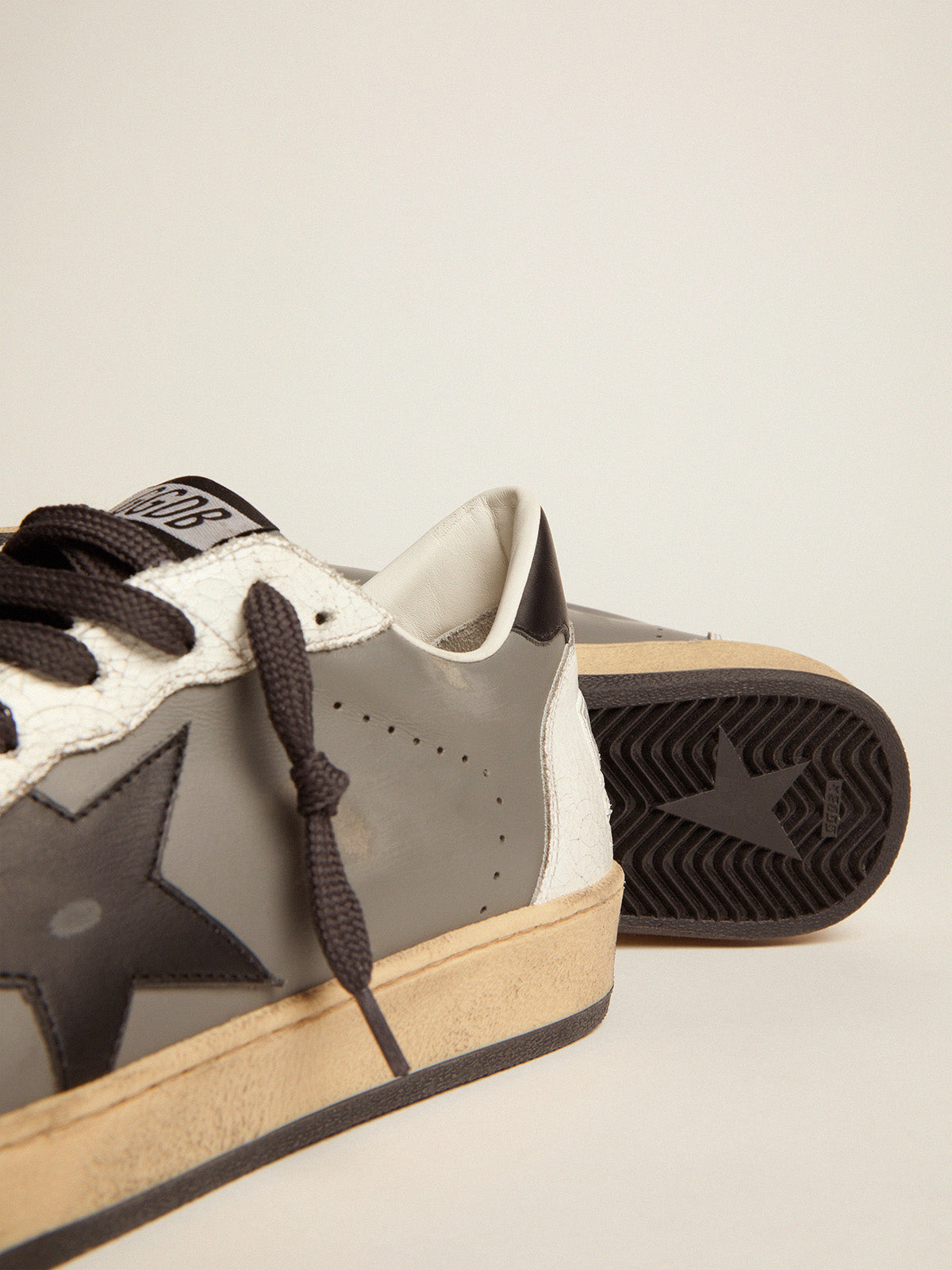 Men's Ball Star in gray leather with black star and heel tab| Golden Goose
