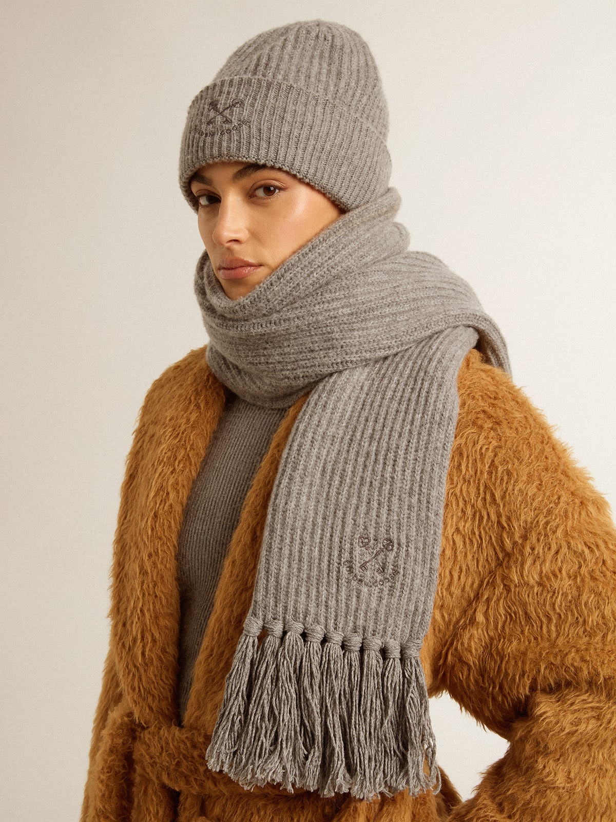 Gray ribbed wool scarf| Golden Goose