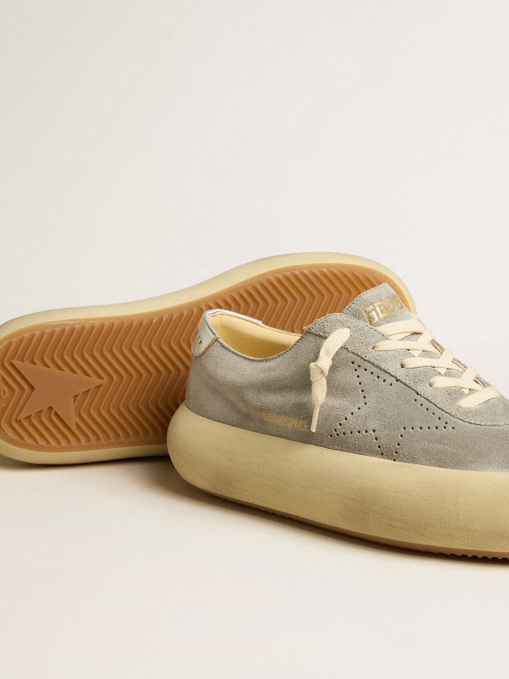 Women's Space-Star shoes in ice-gray suede with perforated star| Golden Goose