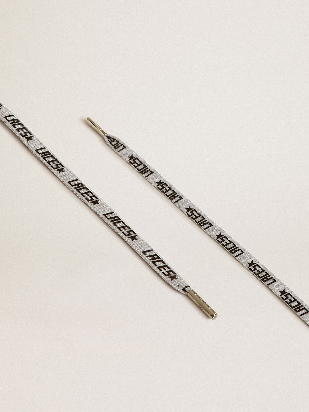 Ice-colored laces with contrasting black 'Laces' lettering| Golden Goose
