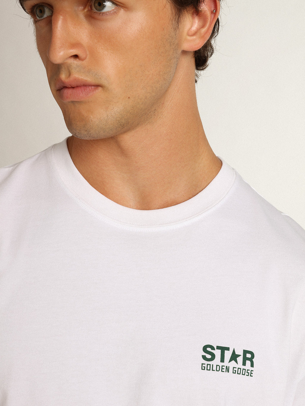 Men's white T-shirt with contrasting green logo and star| Golden Goose