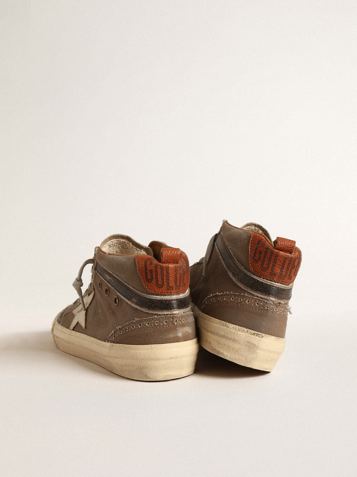 Mid Star in green canvas with leather star and black flash| Golden Goose