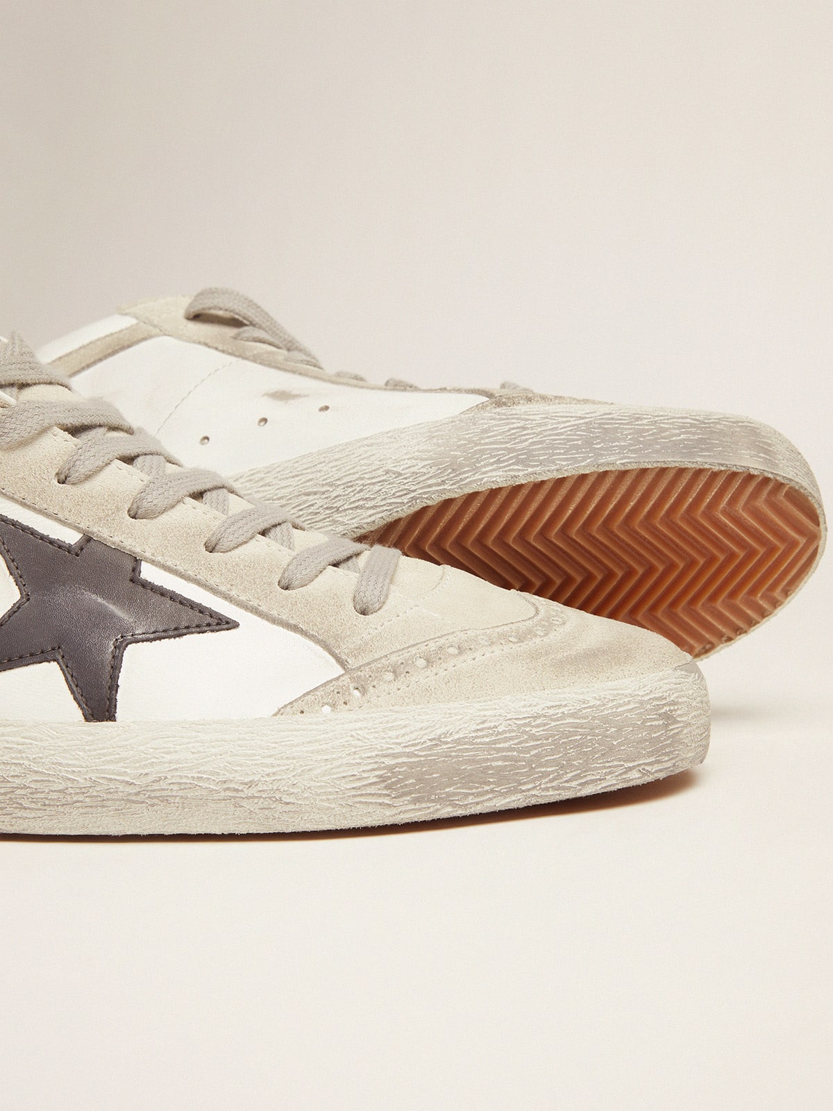 Men's Mid Star white with black star| Golden Goose