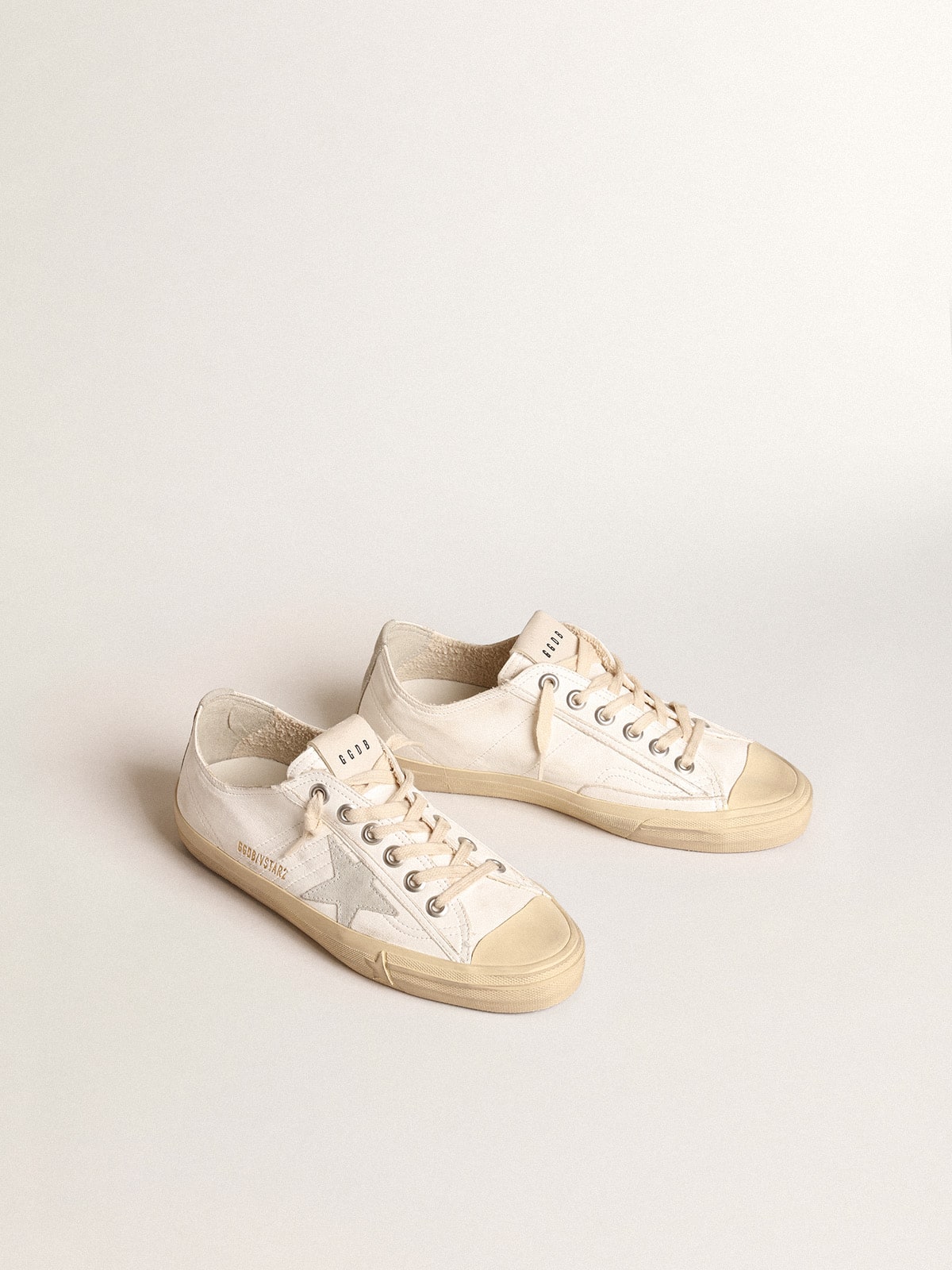 V-Star in nappa leather with ice-gray suede star and heel tab| Golden Goose