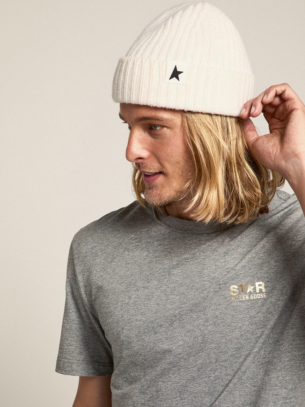 White wool beanie with black star| Golden Goose