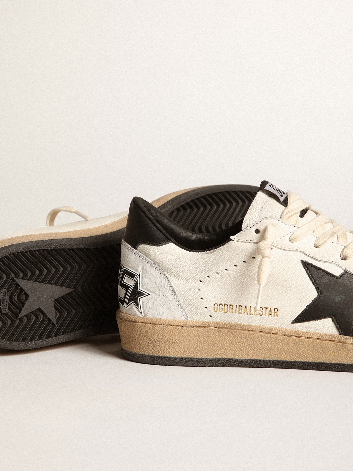 Women's Ball Star in nappa with black star and black heel tab| Golden Goose